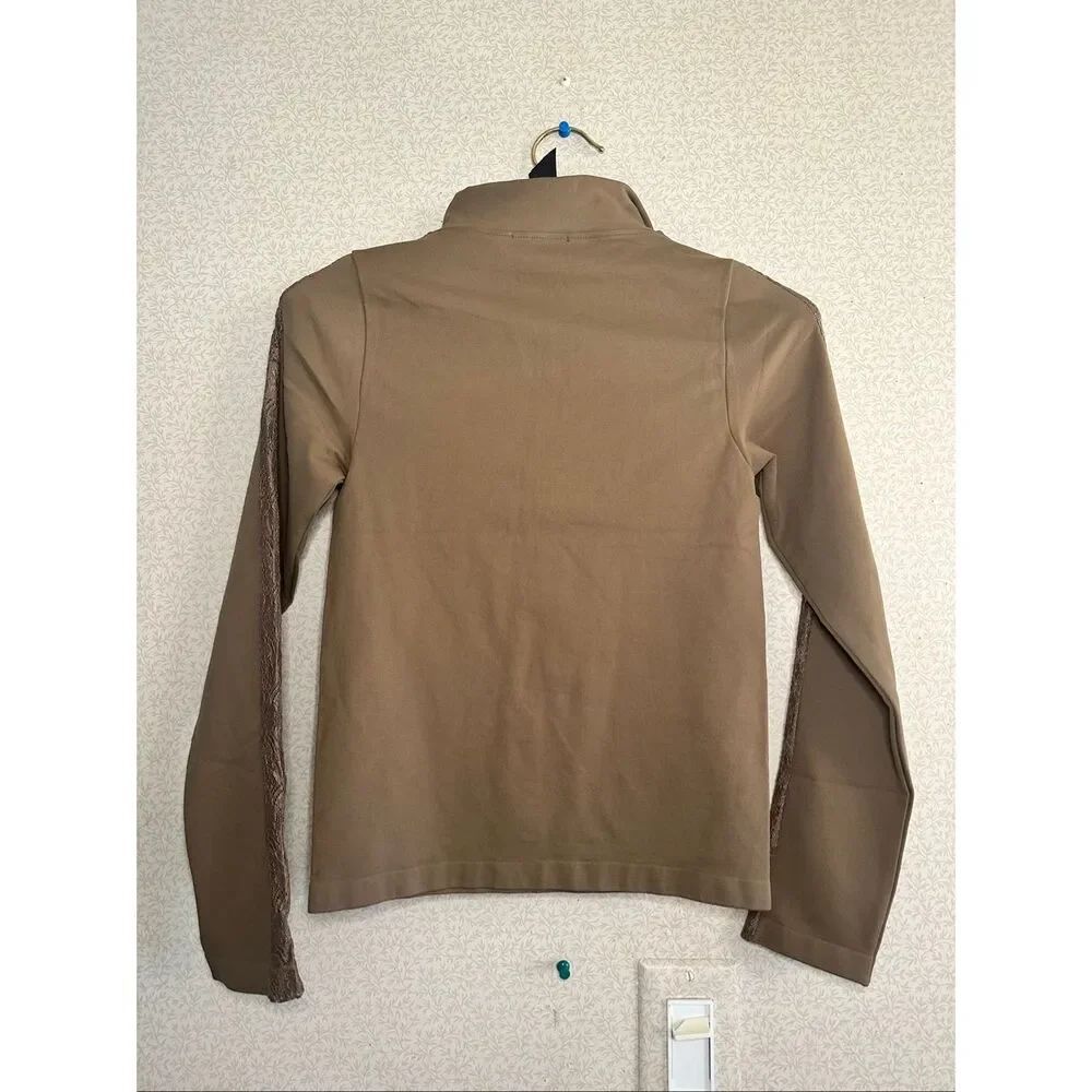 NWOT Dynamic top - Picture 4 of 6